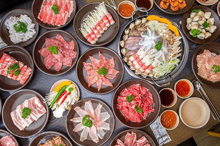Yukssam phục vụ buffet nướng lẩu đa dạng với mức giá phù hợp với nhiều đối tượng khách hàng